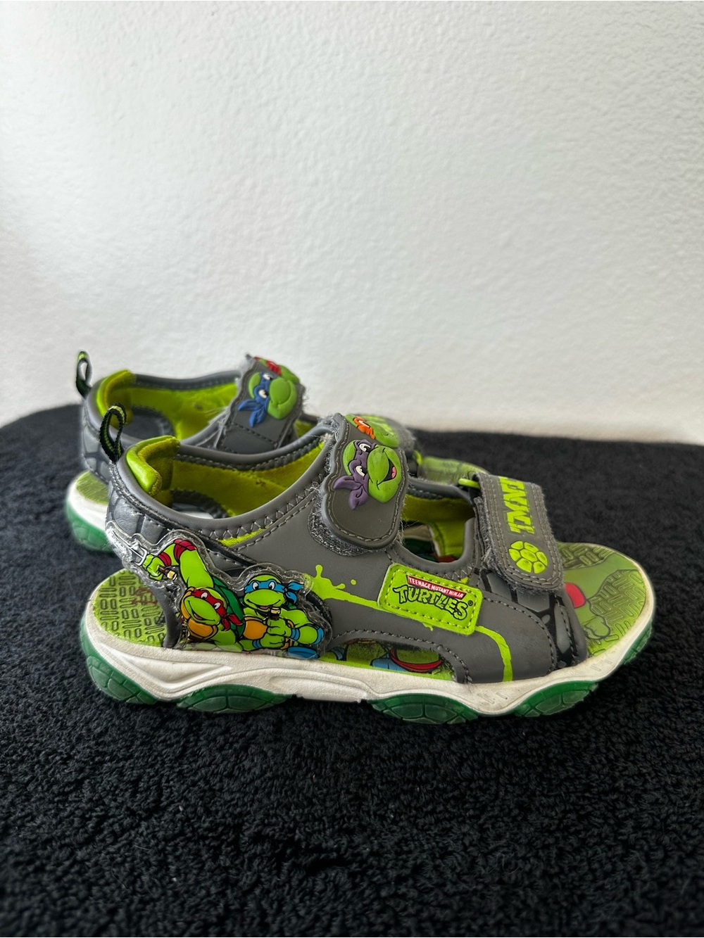 Teenage Mutant Ninja Turtles Gray & Green Light up Kids Sandals. Sz.12.